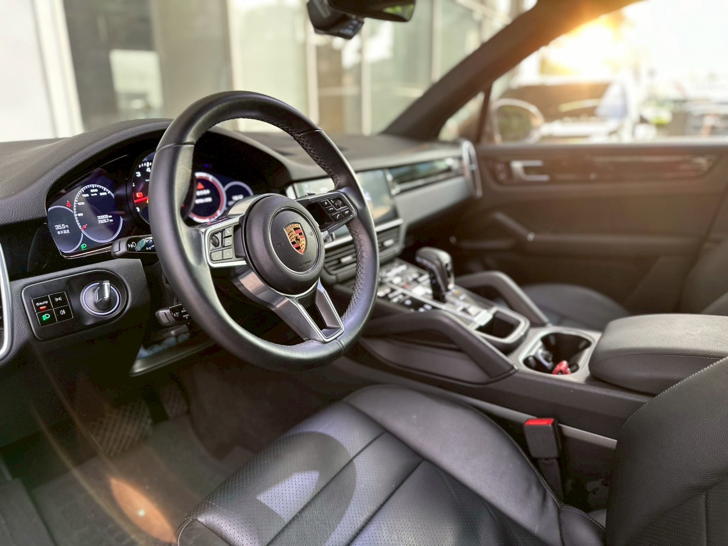 2019 Porsche Cayenne E3/全原廠保養/里程僅跑三萬/有錢人的顏色  第9張相片