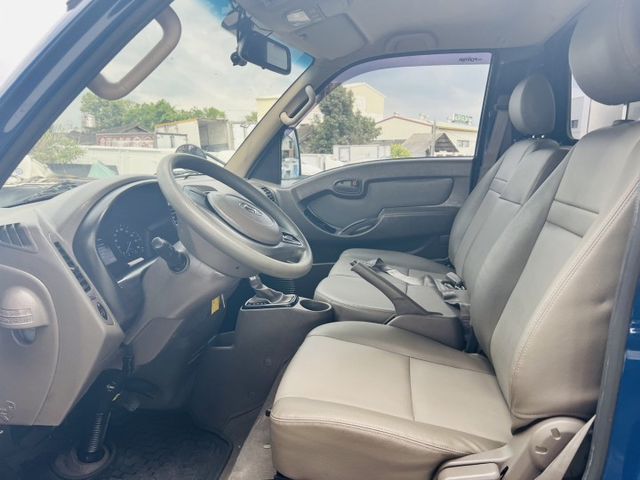正2021年 小霸王箱式 車箱內附綁帶架  自排 皮椅 前後行車紀錄器 僅跑8萬公里  第6張相片