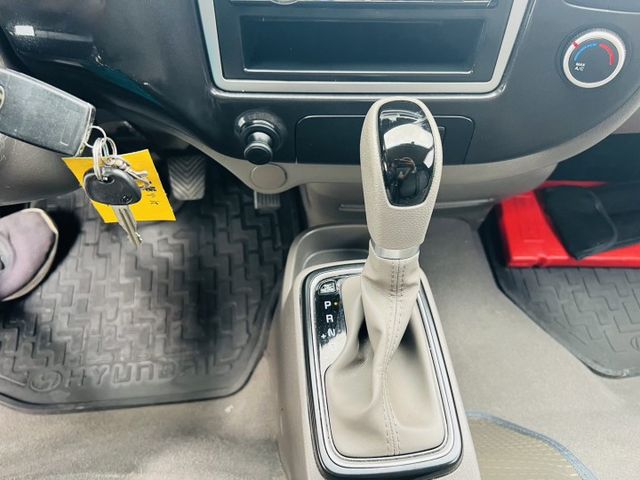 正2021年 小霸王箱式 車箱內附綁帶架  自排 皮椅 前後行車紀錄器 僅跑8萬公里  第7張相片