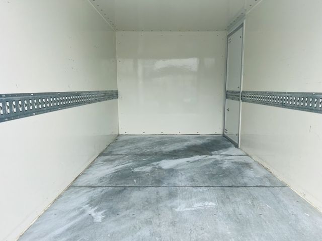 正2021年 小霸王箱式 車箱內附綁帶架  自排 皮椅 前後行車紀錄器 僅跑8萬公里  第9張相片