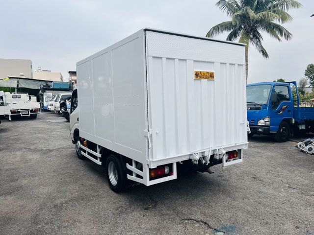 正2022年 HINO200箱式 車箱10尺半 雙缸升降尾門 一手車僅跑7萬9!  第3張相片