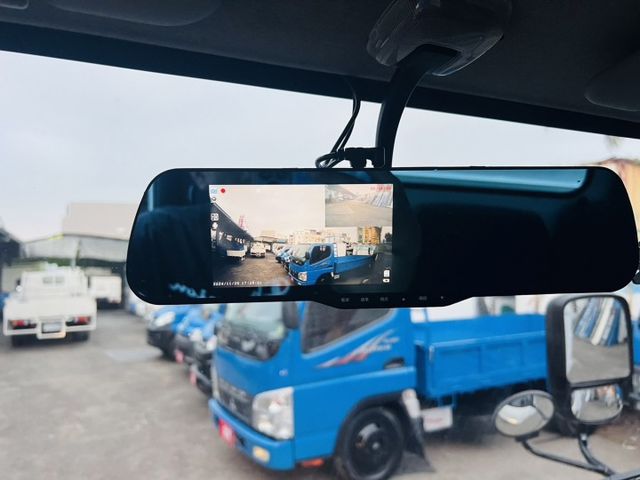 正2022年 HINO200箱式 車箱10尺半 雙缸升降尾門 一手車僅跑7萬9!  第8張相片
