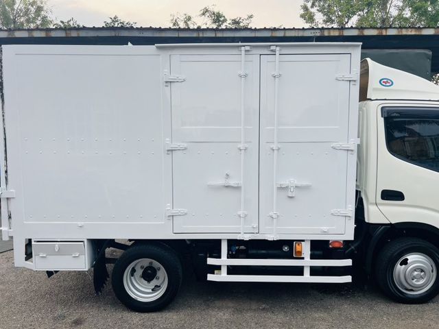正2022年 HINO200箱式 車箱10尺半 雙缸升降尾門 一手車僅跑7萬9!  第10張相片