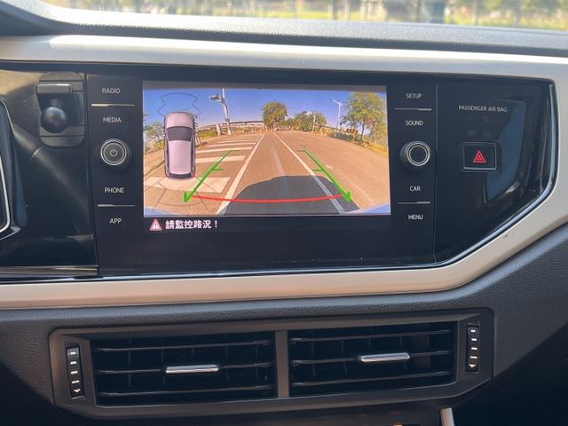 【特價x認證車】頂級1.0 R-Line 專屬空力套件 beats環繞音響 數位儀表 ACC 四輪全新輪胎 五大保固  第8張相片
