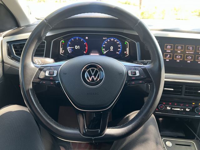 【特價x認證車】頂級1.0 R-Line 專屬空力套件 beats環繞音響 數位儀表 ACC 四輪全新輪胎 五大保固  第13張相片