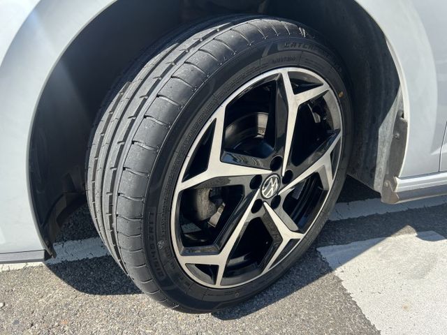 【特價x認證車】頂級1.0 R-Line 專屬空力套件 beats環繞音響 數位儀表 ACC 四輪全新輪胎 五大保固  第17張相片