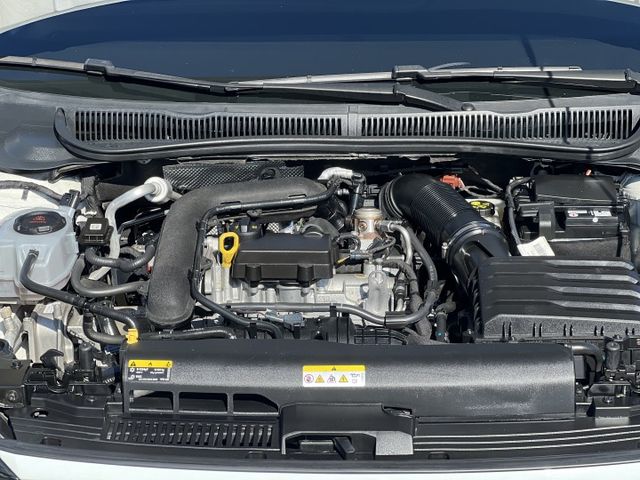 【特價x認證車】頂級1.0 R-Line 專屬空力套件 beats環繞音響 數位儀表 ACC 四輪全新輪胎 五大保固  第20張相片