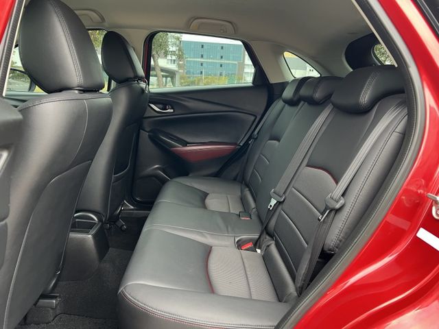 【原版件x認證車】頂級型 LED頭尾燈 iKEY 盲點 18吋鋁圈 抬頭顯示 原廠導航 紅黑內裝 進口代步小車首選有保固  第7張相片