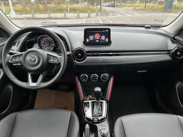 【原版件x認證車】頂級型 LED頭尾燈 iKEY 盲點 18吋鋁圈 抬頭顯示 原廠導航 紅黑內裝 進口代步小車首選有保固  第10張相片