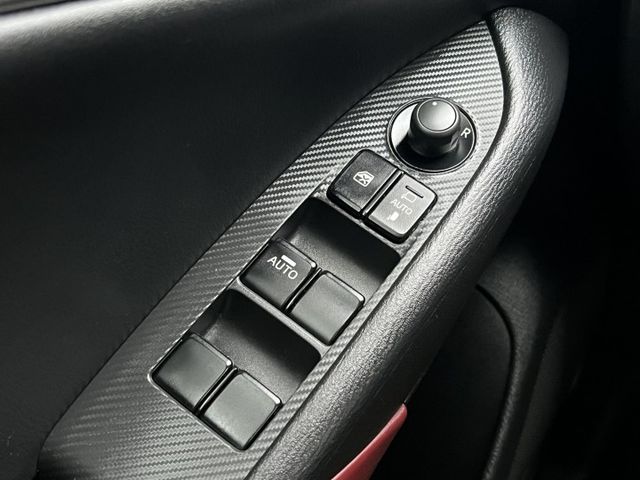 【原版件x認證車】頂級型 LED頭尾燈 iKEY 盲點 18吋鋁圈 抬頭顯示 原廠導航 紅黑內裝 進口代步小車首選有保固  第14張相片