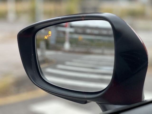 【原版件x認證車】頂級型 LED頭尾燈 iKEY 盲點 18吋鋁圈 抬頭顯示 原廠導航 紅黑內裝 進口代步小車首選有保固  第15張相片