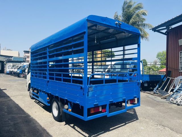 正2013年 HINO 加長14尺 手排 硬頂帆布 皮椅 一手車僅跑5萬公里 超美 可遇不可求!  第4張相片