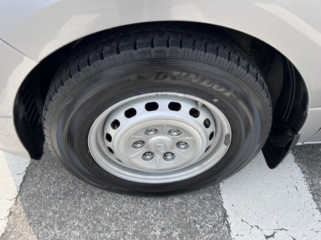 【六期小改款x認證車】超低里程僅跑10萬 內外漂亮 保養確實 定速 循跡防滑 升級安卓機 車況超好買回去不用花大錢整理!  第17張相片
