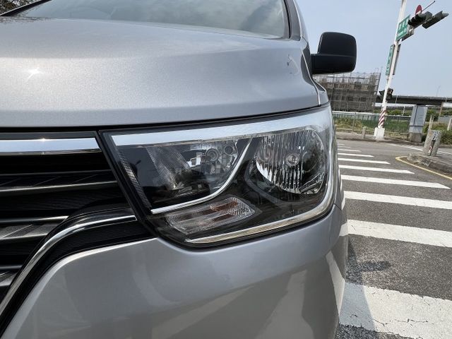 【六期小改款x認證車】超低里程僅跑10萬 內外漂亮 保養確實 定速 循跡防滑 升級安卓機 車況超好買回去不用花大錢整理!  第20張相片