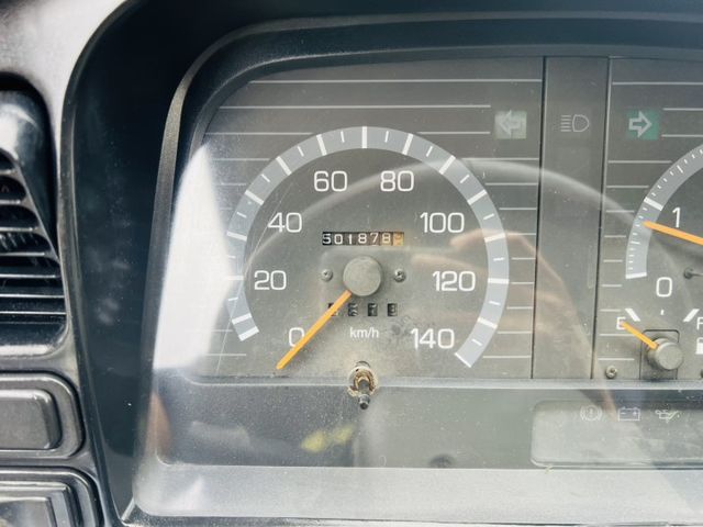 正1997年 堅達 傾洩式舉斗車 斗漂亮 車況已整理 皮椅 舉斗全新價18萬 現買配備送車!  第6張相片