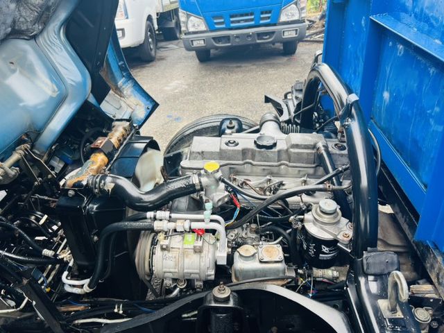 正1997年 堅達 傾洩式舉斗車 斗漂亮 車況已整理 皮椅 舉斗全新價18萬 現買配備送車!  第9張相片