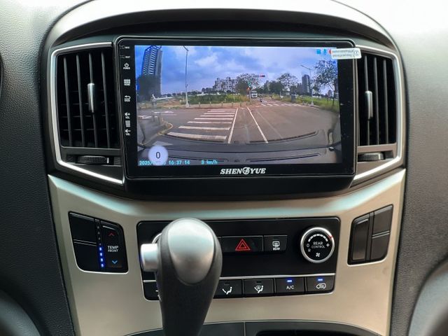 【原版件x認證車】六期末代9人座尊貴型 全新旗艦安卓機+無線CarPlay+倒車+行車紀錄 方控+定速 車況極佳無待修  第12張相片