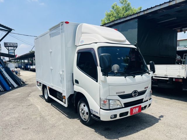 正2015年 HINO 加長11尺半 箱式手排 車箱內高193 四錄影像 僅跑7萬公里!  第1張相片