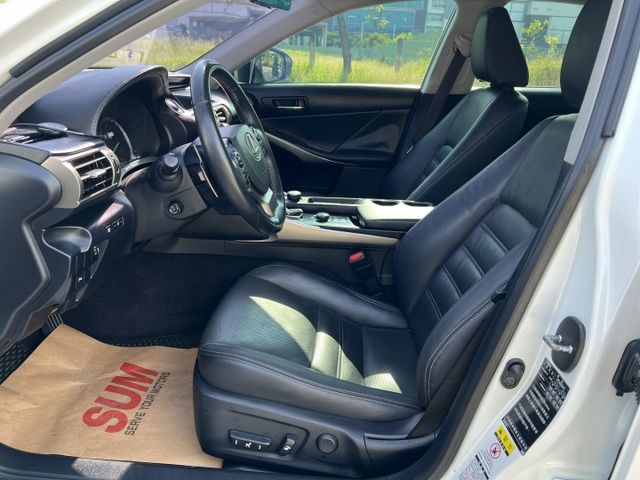 【原版件x認證車】IS300H頂級NAVI版 天窗 LED大燈 後輪驅動 車輛健康內外保持優質 安卓系統 大電池已更換!  第6張相片