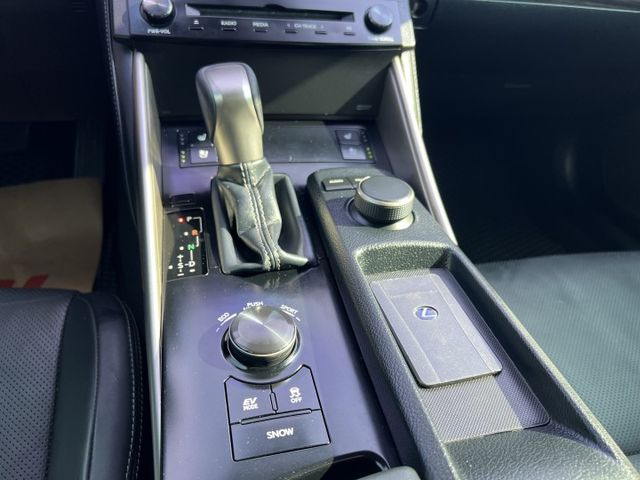 【原版件x認證車】IS300H頂級NAVI版 天窗 LED大燈 後輪驅動 車輛健康內外保持優質 安卓系統 大電池已更換!  第11張相片