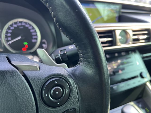 【原版件x認證車】IS300H頂級NAVI版 天窗 LED大燈 後輪驅動 車輛健康內外保持優質 安卓系統 大電池已更換!  第12張相片