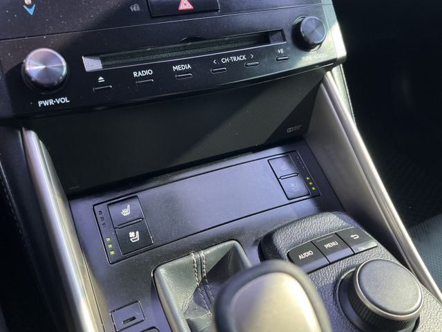 【原版件x認證車】IS300H頂級NAVI版 天窗 LED大燈 後輪驅動 車輛健康內外保持優質 安卓系統 大電池已更換!  第13張相片
