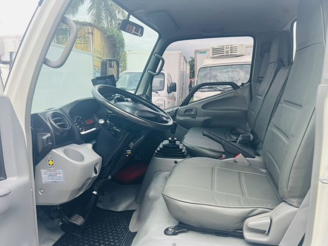 正2020年 HINO -20度冷凍車 加長11尺半 一手車僅跑9萬 皮椅 前後影像 左右開門  第6張相片