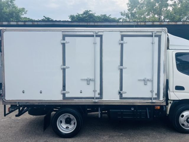 正2020年 HINO -20度冷凍車 加長11尺半 一手車僅跑9萬 皮椅 前後影像 左右開門  第10張相片