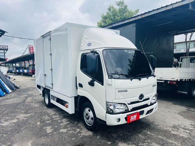 正2023年 HINO 箱式 自排 車箱加長11尺半 四錄影像 皮椅 升降尾門 左右開門 一手車僅跑2萬!  第1張相片