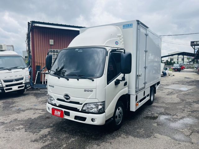 正2023年 HINO 箱式 自排 車箱加長11尺半 四錄影像 皮椅 升降尾門 左右開門 一手車僅跑2萬!  第2張相片