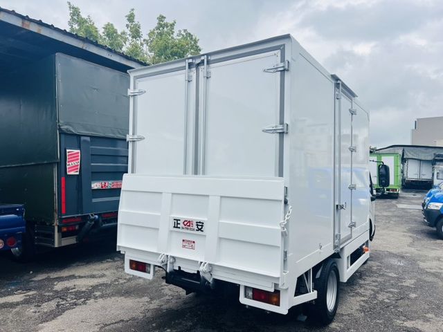 正2023年 HINO 箱式 自排 車箱加長11尺半 四錄影像 皮椅 升降尾門 左右開門 一手車僅跑2萬!  第4張相片