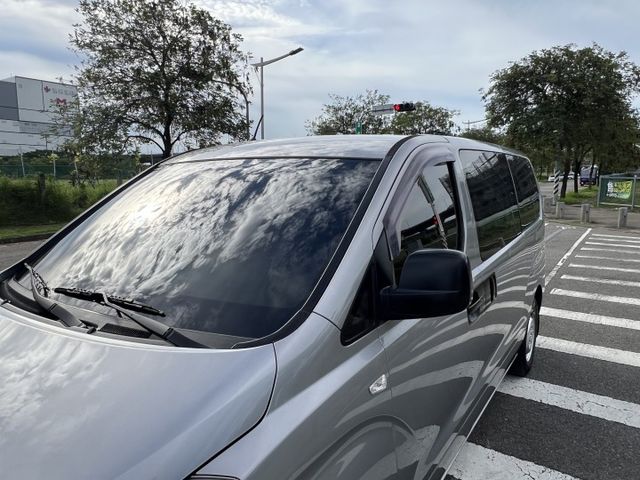 【原版件x認證車】五期末代9座免尿素 車況極佳一手原廠保養 保養確實無待修 耗材皆已更換 車況極佳底盤扎實 升級安卓機  第16張相片