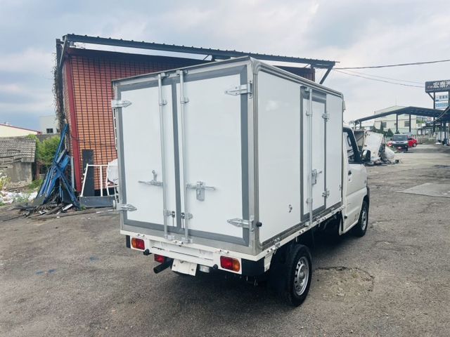 正2020年 菱利 -5度冷凍車 自排 定速 皮椅 多功能方向盤 箱內漂亮 僅跑6萬!  第3張相片