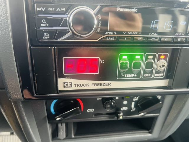 正2020年 菱利 -5度冷凍車 自排 定速 皮椅 多功能方向盤 箱內漂亮 僅跑6萬!  第7張相片