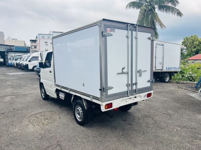 正2022年 菱利 -20度冷凍車 自排 皮椅 定速 多功能方向盤  第4張相片