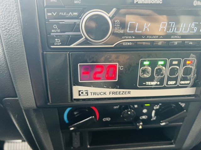 正2022年 菱利 -20度冷凍車 自排 皮椅 定速 多功能方向盤  第8張相片