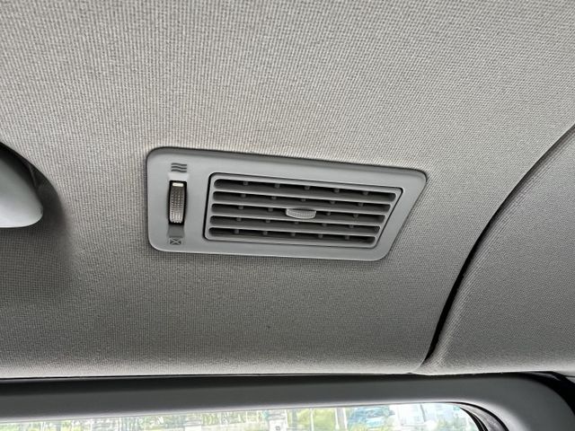 【低於行情出清福利車】原版件x認證車 引擎健康 便宜出清可全貸找錢 末代9人座 可客製化升級改裝 車況耗材我幫您把關!  第14張相片