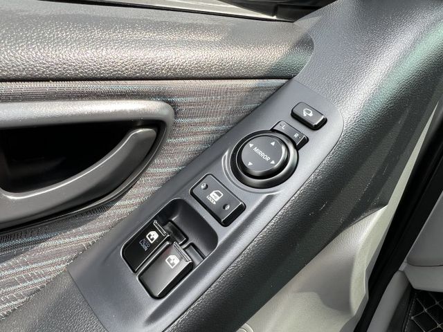 【低於行情出清福利車】原版件x認證車 引擎健康 便宜出清可全貸找錢 末代9人座 可客製化升級改裝 車況耗材我幫您把關!  第18張相片