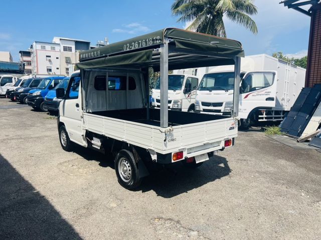 正2024年 菱利 蓬式 自排 三面開帆布 定速 多功能方向盤 一手水車僅跑1.9萬!!  第3張相片