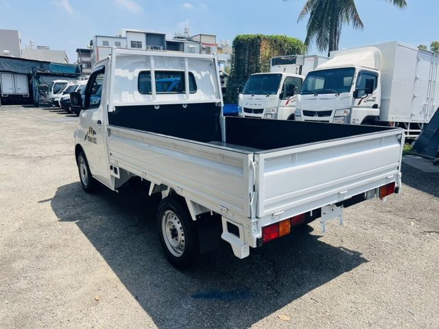 正2022年 TownAce 框式手排 TCS循跡防滑 胎壓偵測 雙安全氣囊 同級最佳安全配備 一手車僅跑3萬!!  第3張相片