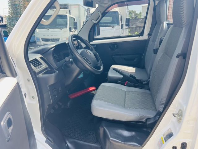 正2022年 TownAce 框式手排 TCS循跡防滑 胎壓偵測 雙安全氣囊 同級最佳安全配備 一手車僅跑3萬!!  第6張相片