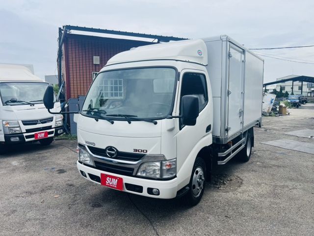 正2020年 HINO 箱式手排 車箱加長11尺半 左右開門 皮椅 一手車僅跑16萬!  第2張相片