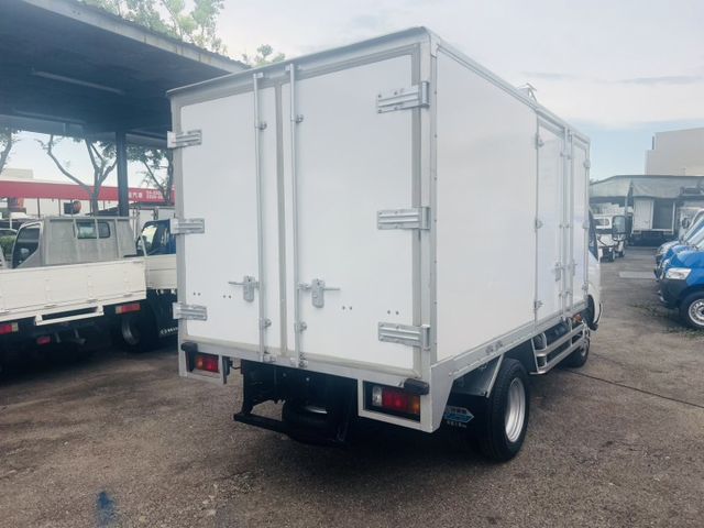 正2020年 HINO 箱式手排 車箱加長11尺半 左右開門 皮椅  第3張相片