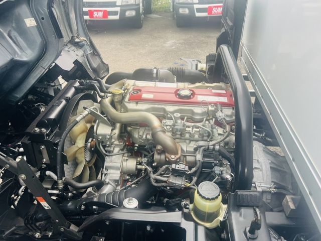 正2020年 HINO 箱式手排 車箱加長11尺半 左右開門 皮椅  第8張相片