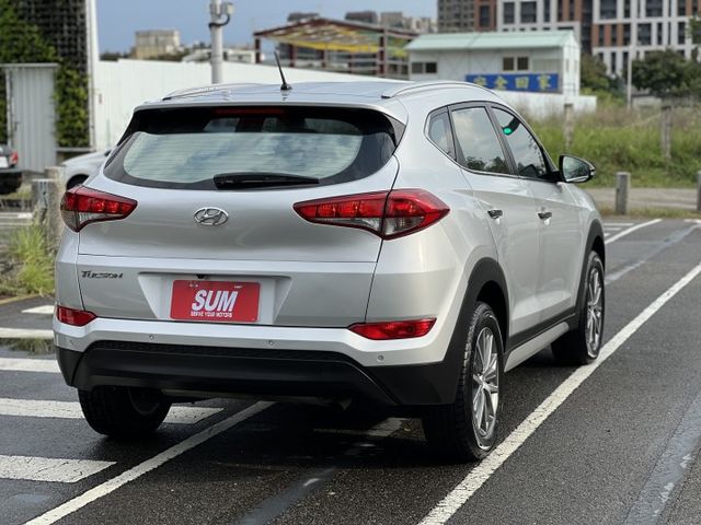 【原版件x認證車】低里程 汽油豪華版 6速自排耐操 6氣囊 上坡輔助+陡坡緩降 數字胎壓 升級安卓機+無線CP 五大保固  第4張相片