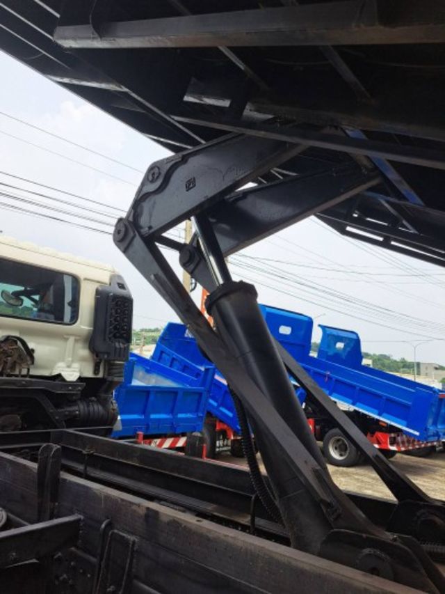 國瑞2023年17噸18尺傾卸車 龜兔9速排擋  第7張相片