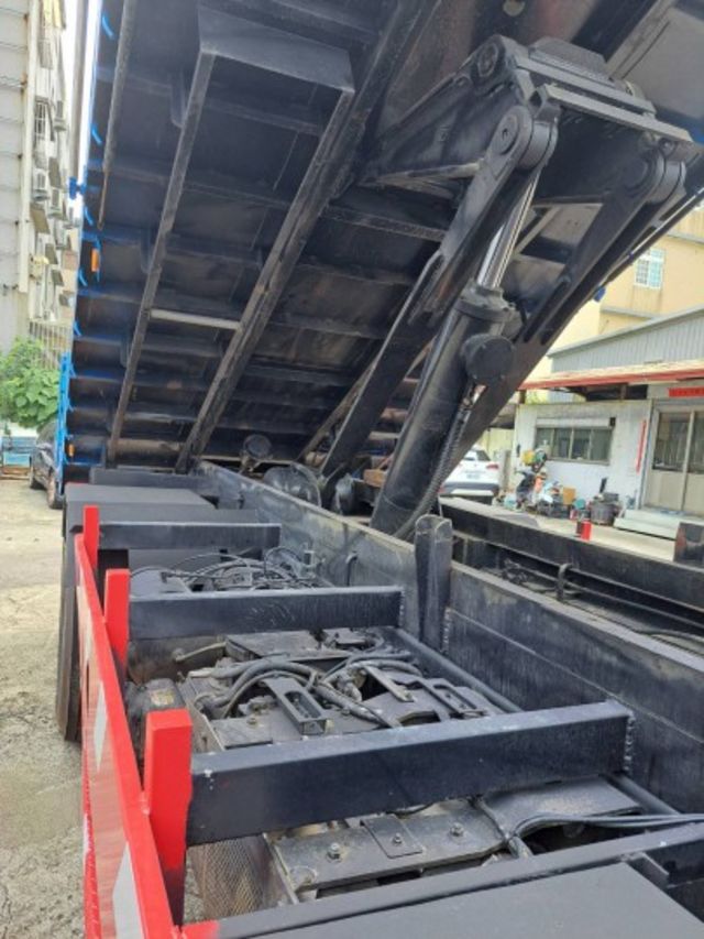 國瑞2023年17噸18尺傾卸車 龜兔9速排擋  第12張相片