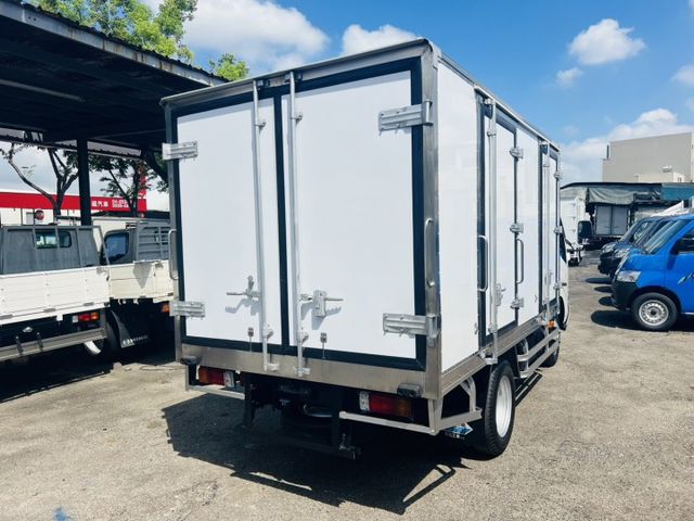 11呎冷凍車，車況優質保養確實 車內外乾淨漂亮 冷氣超冷!  第4張相片