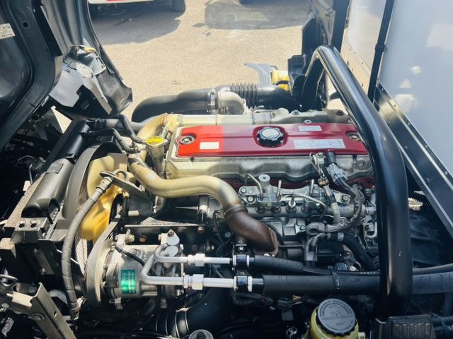 11呎冷凍車，車況優質保養確實 車內外乾淨漂亮 冷氣超冷!  第8張相片