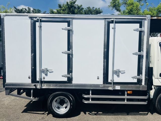 11呎冷凍車，車況優質保養確實 車內外乾淨漂亮 冷氣超冷!  第9張相片